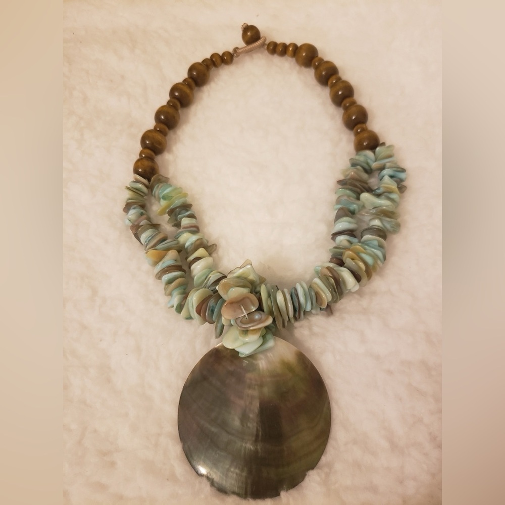 Blue Turquoise shell necklace with pendant BRAND NEW with velvet bag